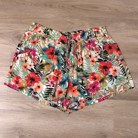 Tropical Floral Print Drawstring Beach Shorts- Size Medium - Picture 3 of 9
